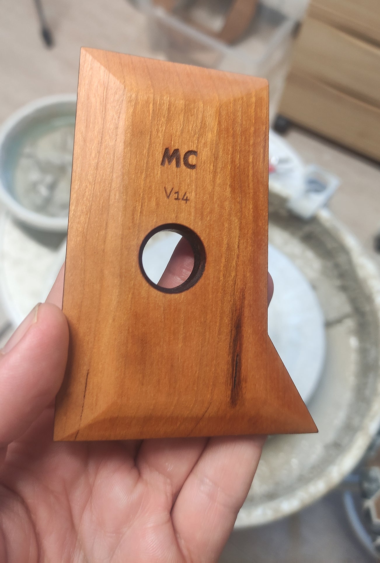 V14 Pottery tool rib