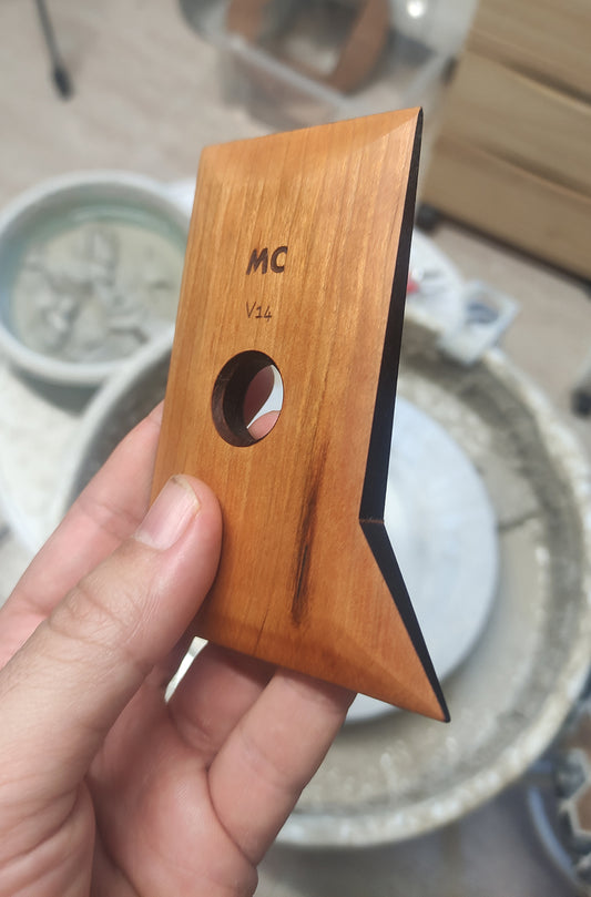 V14 Pottery tool rib